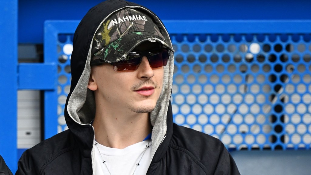 Timothée Chalamet Debuts New Haircut Amid Marty Supreme Release