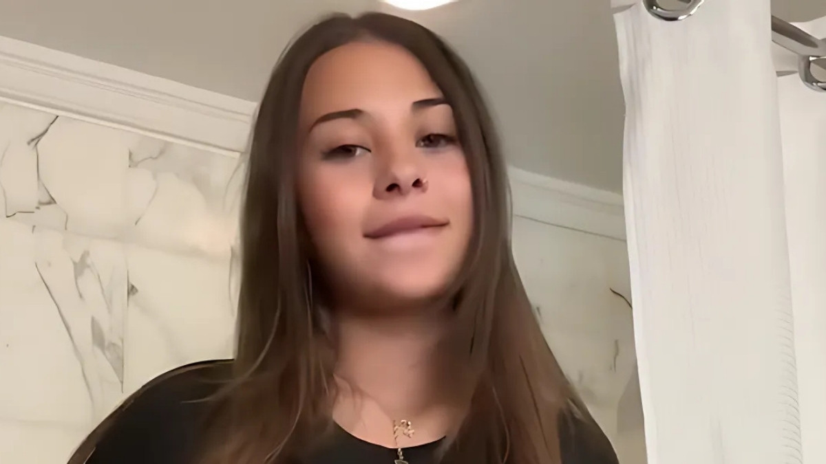 OnlyFans Sophie Rain Says Make It Clap While Showing off Her Dance Moves  - Mandatory