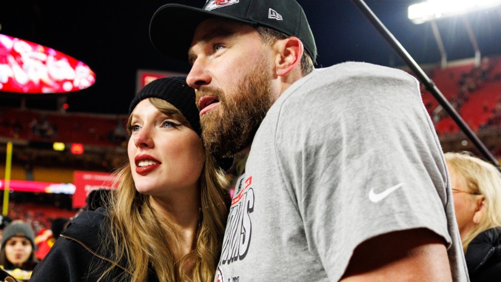 Taylor Swift Let Travis Kelce Have ‘Spotlight’ at Chiefs Game — Source