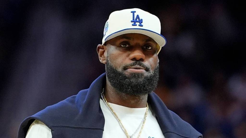 LeBron James' Pizza Eating Tactic Is ‘Criminal’, Fans Say