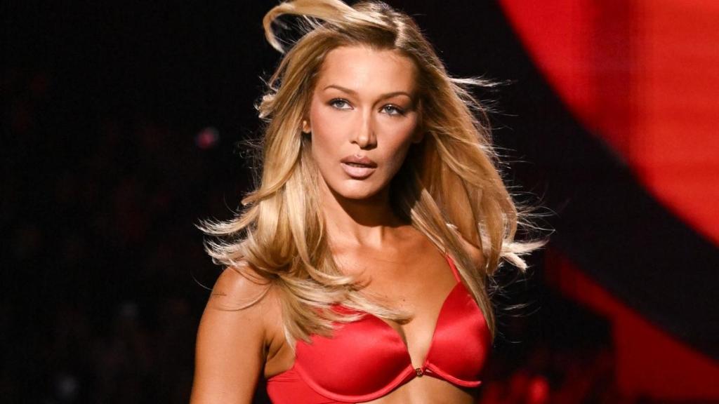 Bella Hadid's Victoria's Secret Walk Has Fans Concerned