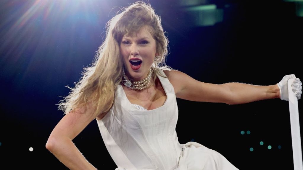 Taylor Swift Shifts Wedding Plans — Source