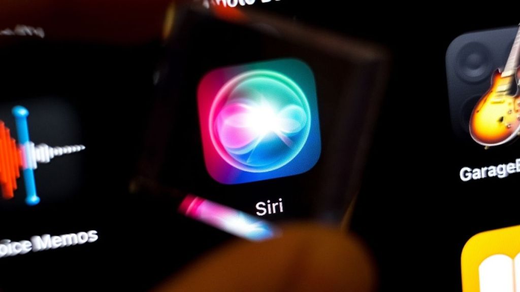 Apple Turns to Rival Google for Help With Siri — Report