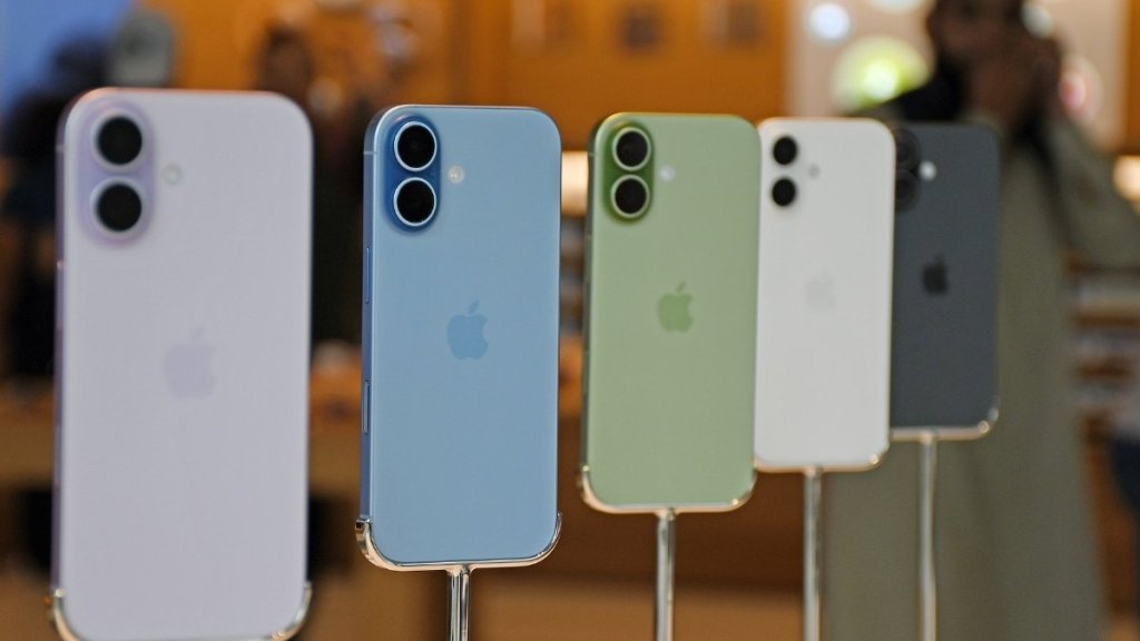 Fans Upset With $230 iPhone Pocket: 'Ridiculous'