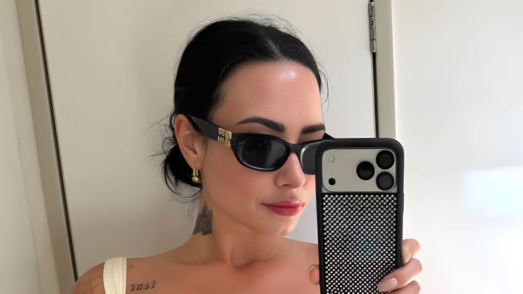 Demi Lovato's Mirror Selfie in Black Bikini Is Must See