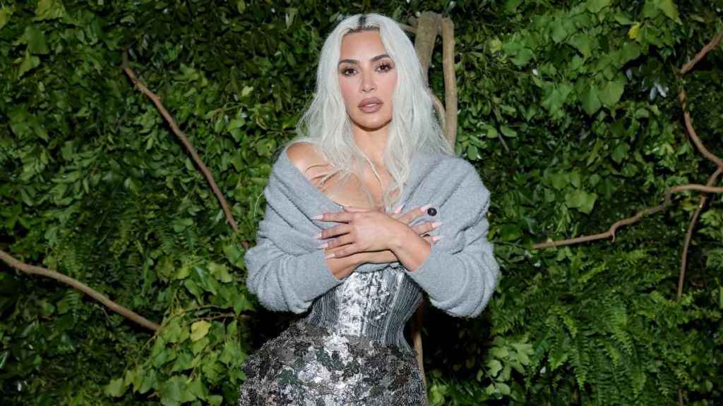 Kim Kardashian’s Wet Blonde Look in Photos Is a Fun Surprise