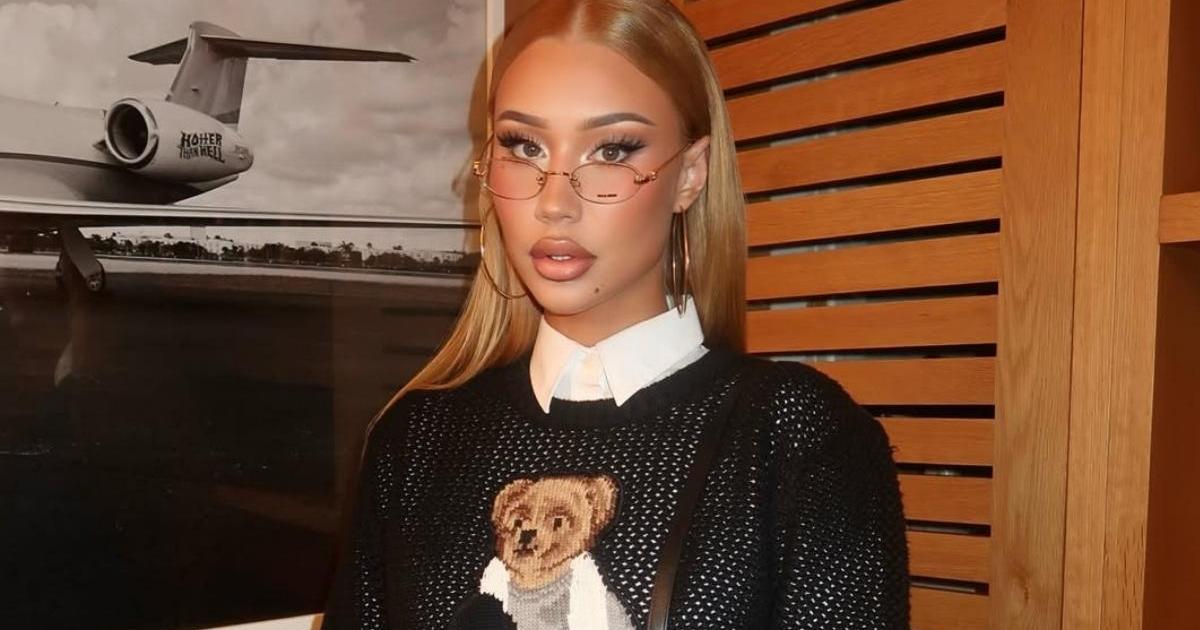 Iggy Azalea Posing in Mini-Skirt Will Make Your Day