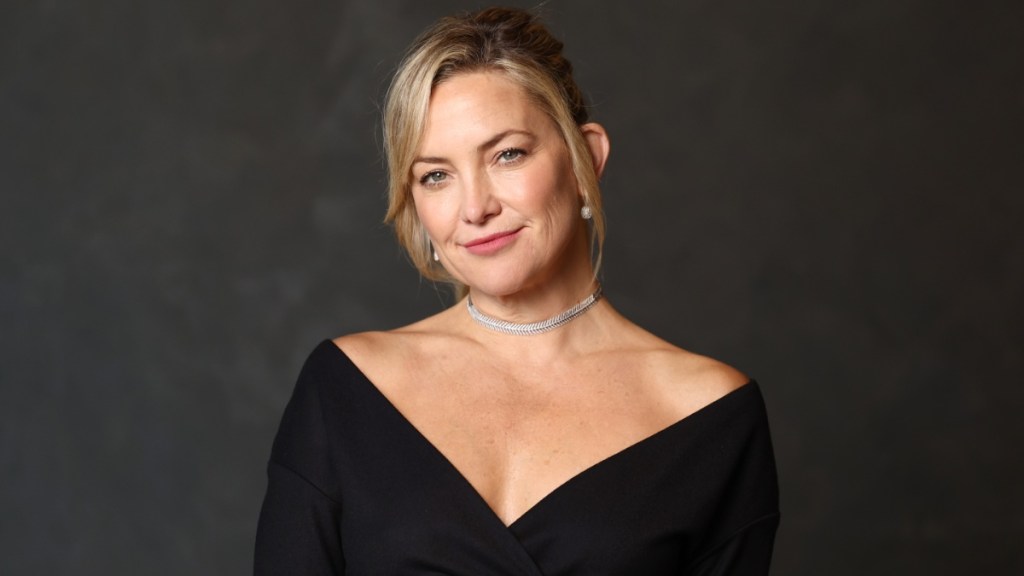 Kate Hudson Posing in Her Bed Will Make You Look Twice