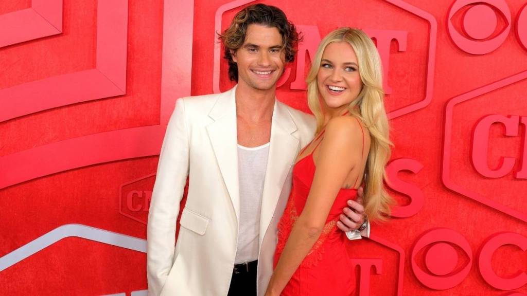 Chase Stokes Protects Ex Kelsea Ballerini From Trolls