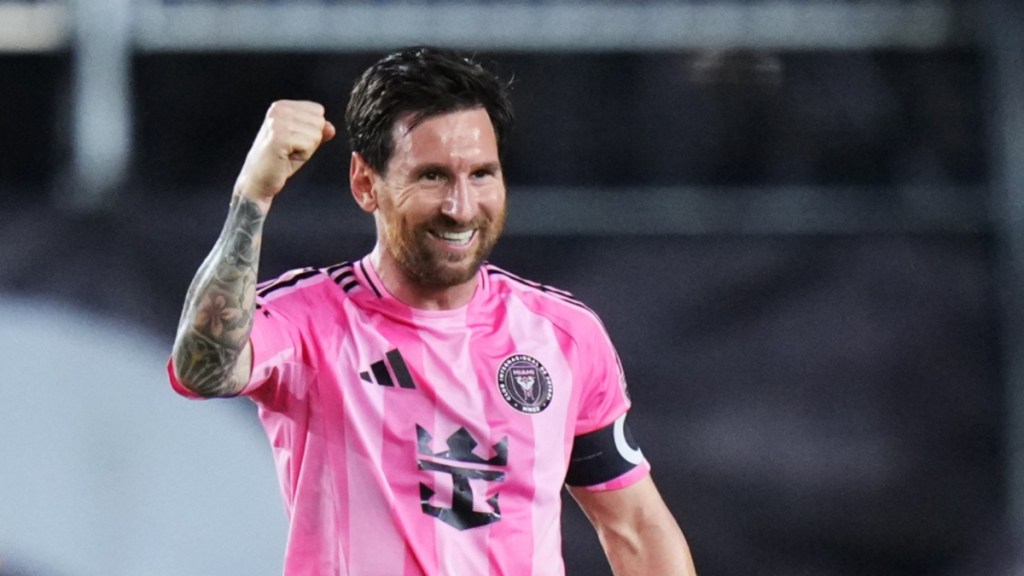 Messi & His Mom’s ‘Wholesome’ Moment After Career Feat Goes Viral