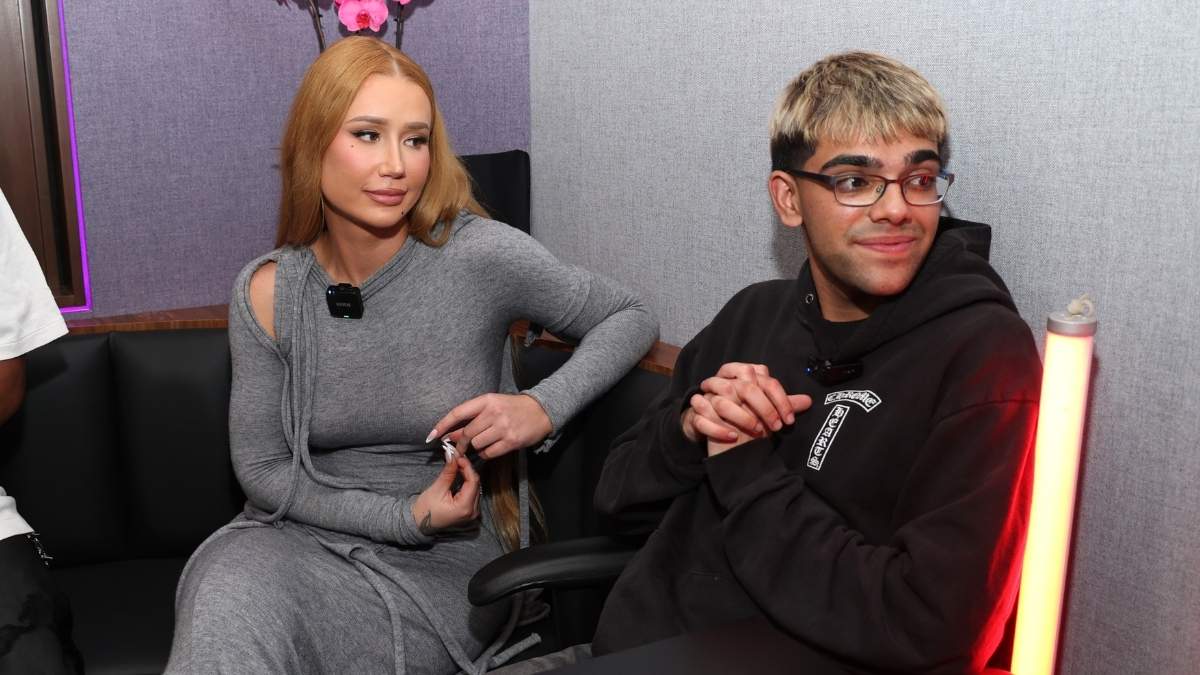Neon Asks to ‘Itch’ Iggy Azalea’s Butt - Mandatory