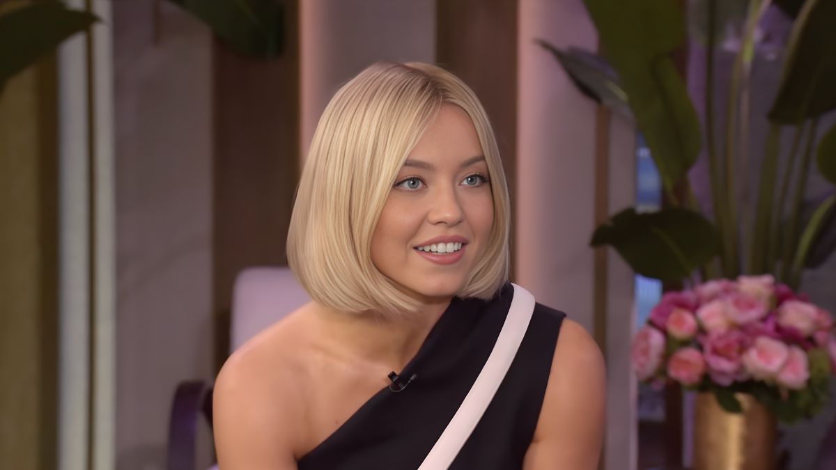 Sydney Sweeney 'Ripped' Her Pants During Sky Diving Mandatory