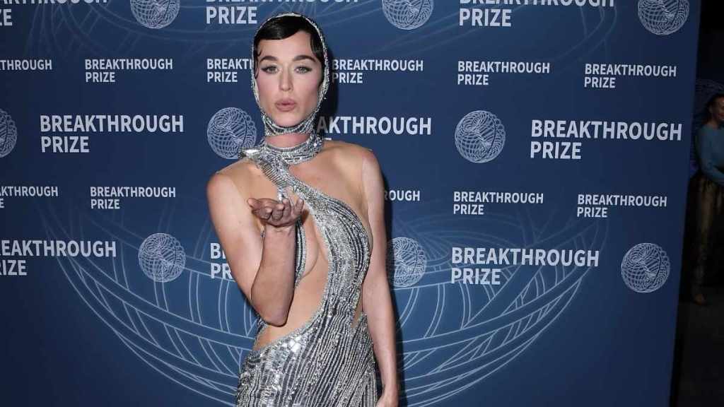 Katy Perry's Silver Strapless Minidress Bedazzles Just the Right Way