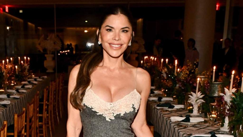 Lauren Sanchez's Minidress Elevates Flirty Lace in Photos