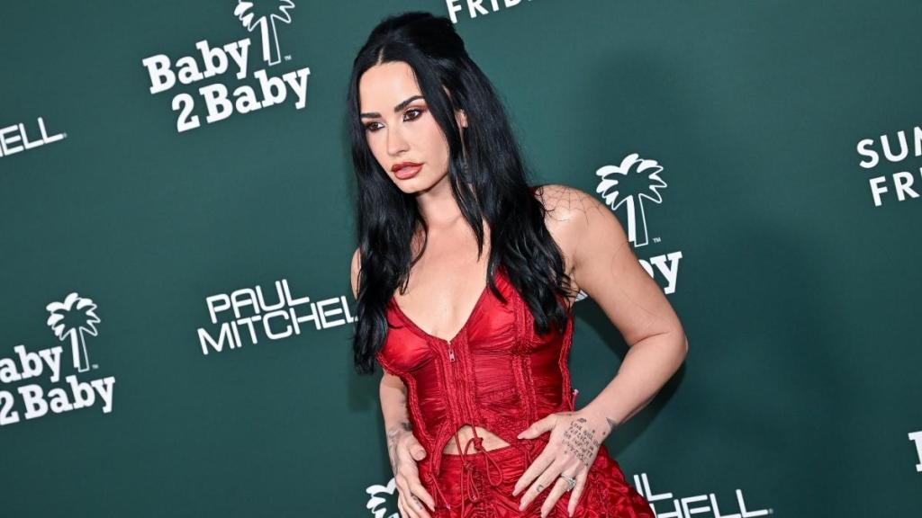 Photos: Demi Lovato's Backless Dress Plunges Down to Her Waist