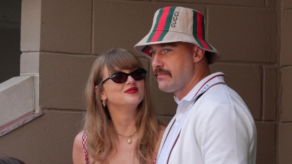 Travis Kelce & Taylor Swift Planning 'Split' Time During Holidays