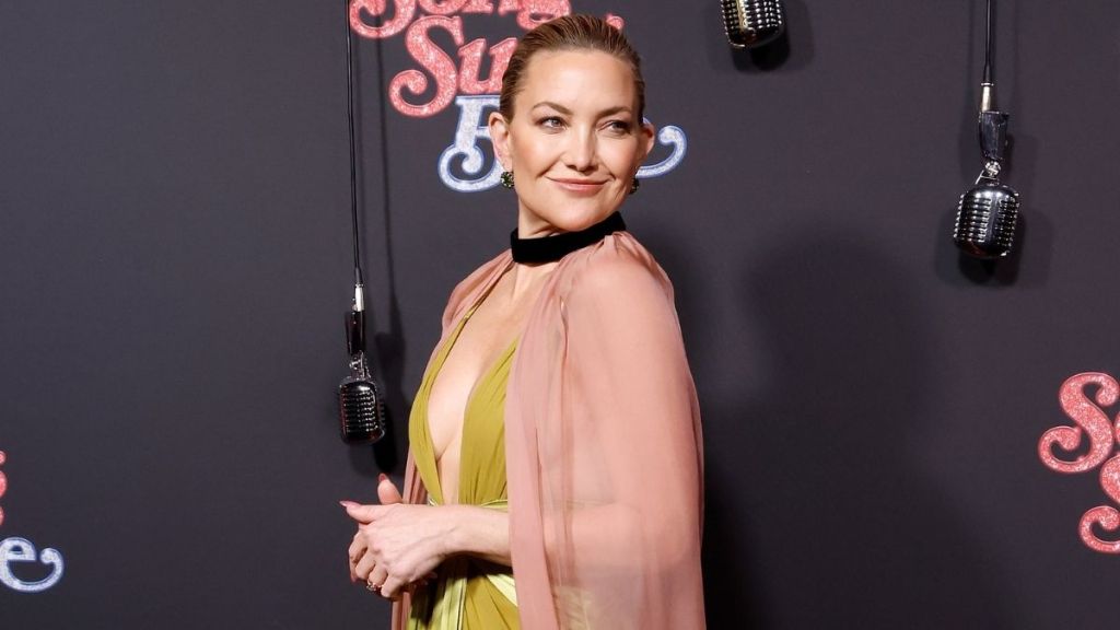 Kate Hudson's Family Teases Her About Wearing 'Inappropriate' Dress