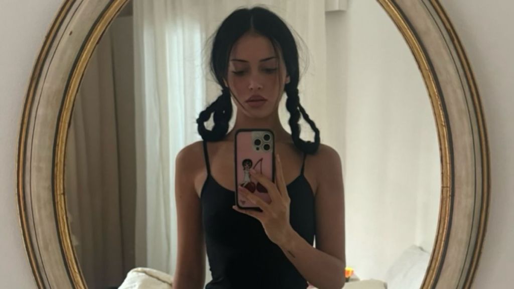 Cindy Kimberly's Bedroom Selfie in Underwear Is 'So Hot'