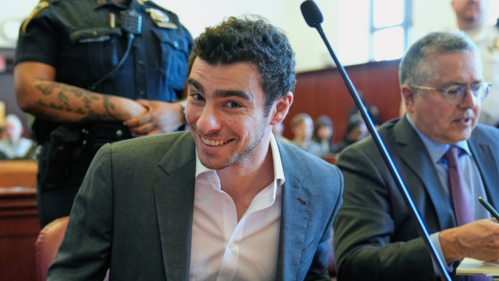 Luigi Mangione Smiles For the Cameras During NYC Court Hearing