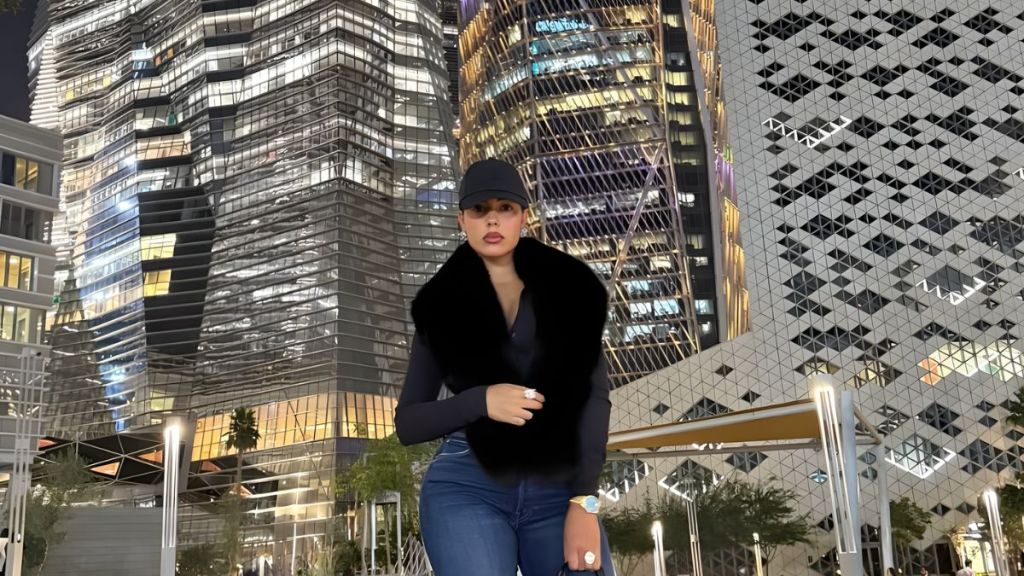 Cristiano Ronaldo's Fiancee Sitting in Fit Jeans Will Make You Look Twice