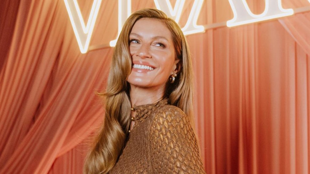 Gisele Bundchen Is 'That Girl' in Body-Hugging Dress