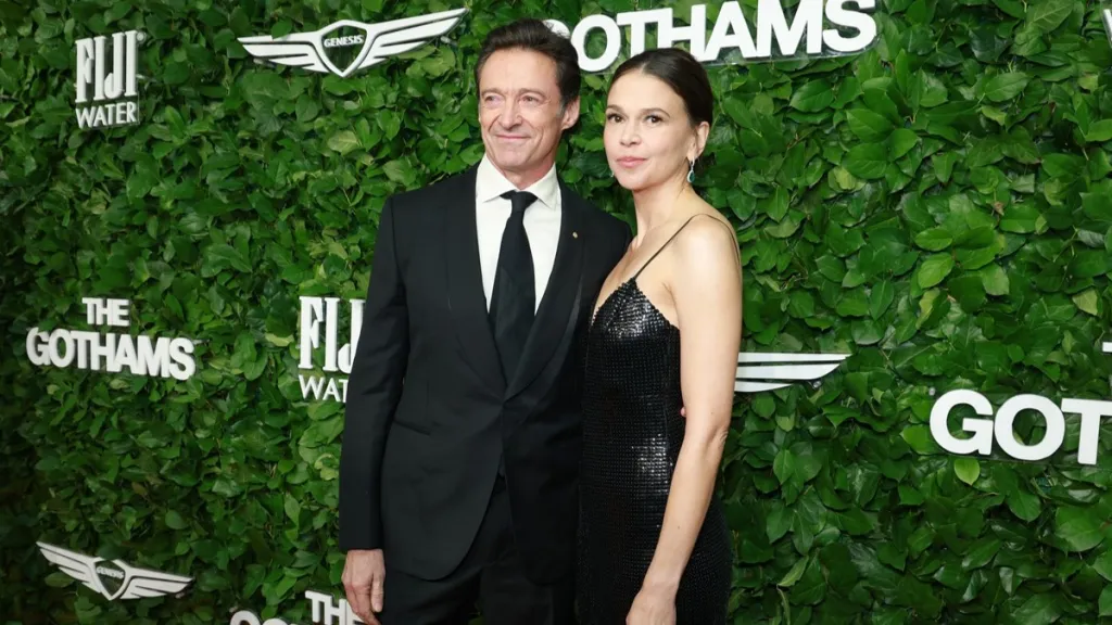 Hugh Jackman & Girlfriend Sutton Foster Twin in Black During Red Carpet