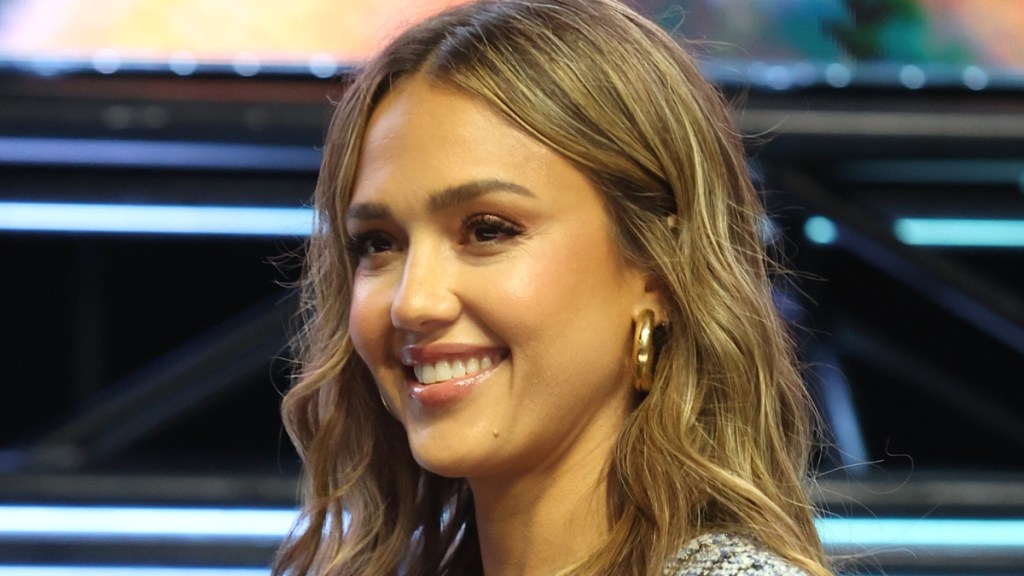 Jessica Alba's Pool Side Bikini Photo Will Break Your Screen
