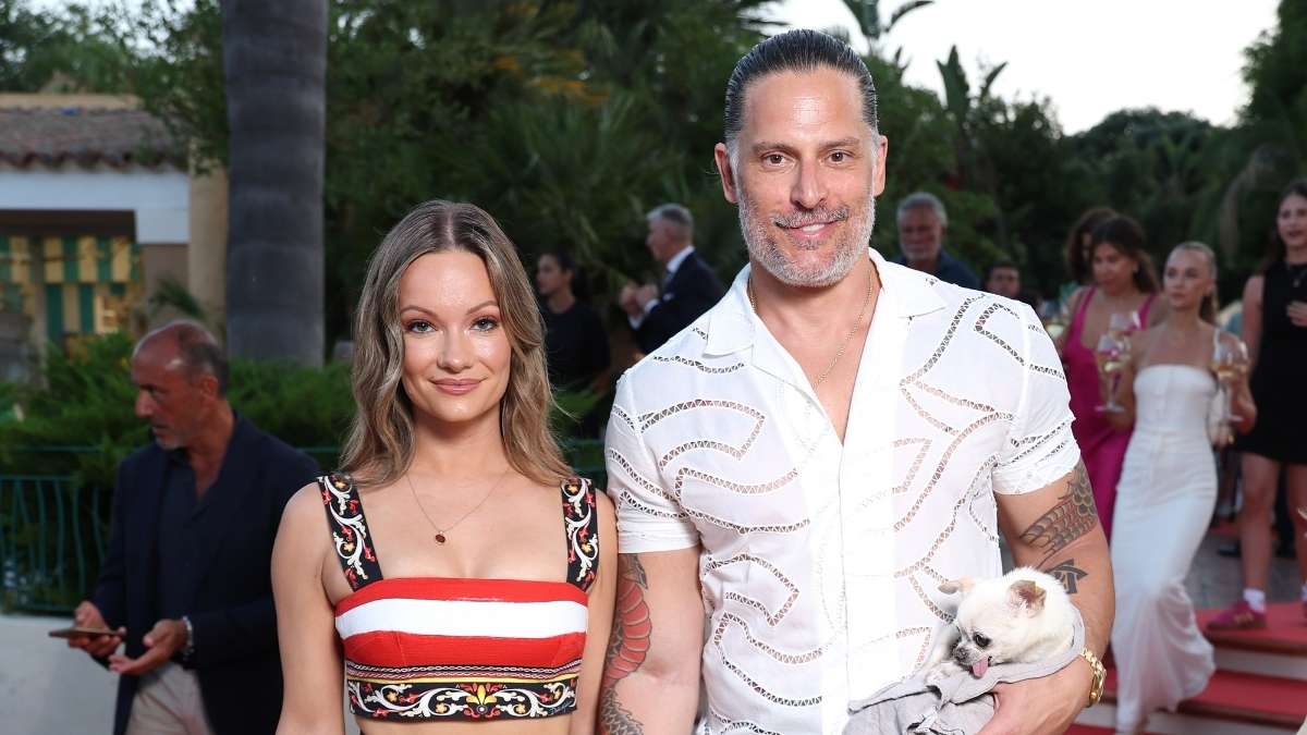 Joe Manganiello Leaves LA With Fiancée Caitlin O'Connor Mandatory