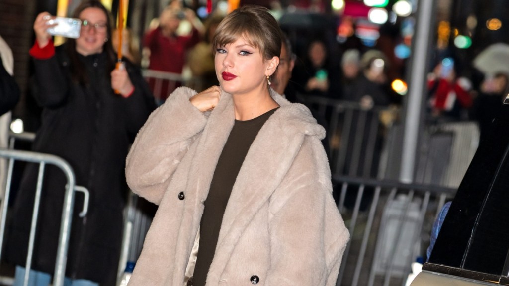 Taylor Swift Braves NYC Chill in Coat & Miniskirt Look
