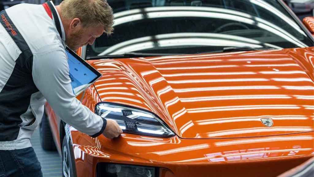 Russian Porsche Fleet Experience Country-Wide Shut Down