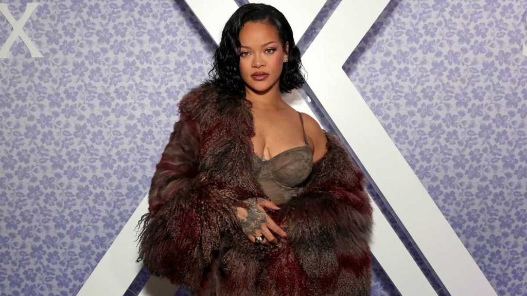 Rihanna Scolded by Fellow Concertgoer at Mariah Carey Concert