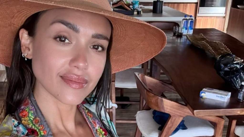 Jessica Alba's Selfie in Bikini Will Make You Look Twice