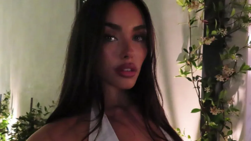 Madison Beer's Toned Legs in Micro Shorts Steal the Show