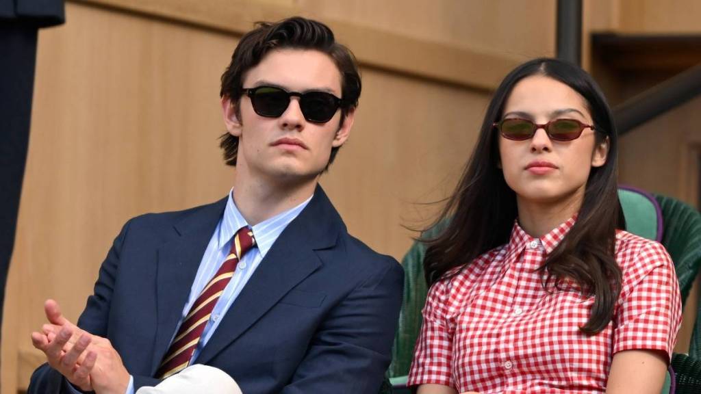 Olivia Rodrigo & Louis Partridge Showed Signs of Relationship Trouble — Expert