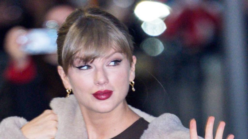 Taylor Swift Wearing Bold Mini-Dress Has Fans Saying 'She's Serving C***mas'