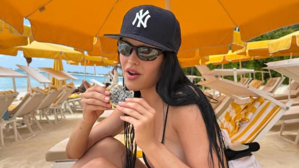 Amelia Gray's NSFW Underwear Photos Will Remind You of the Beach