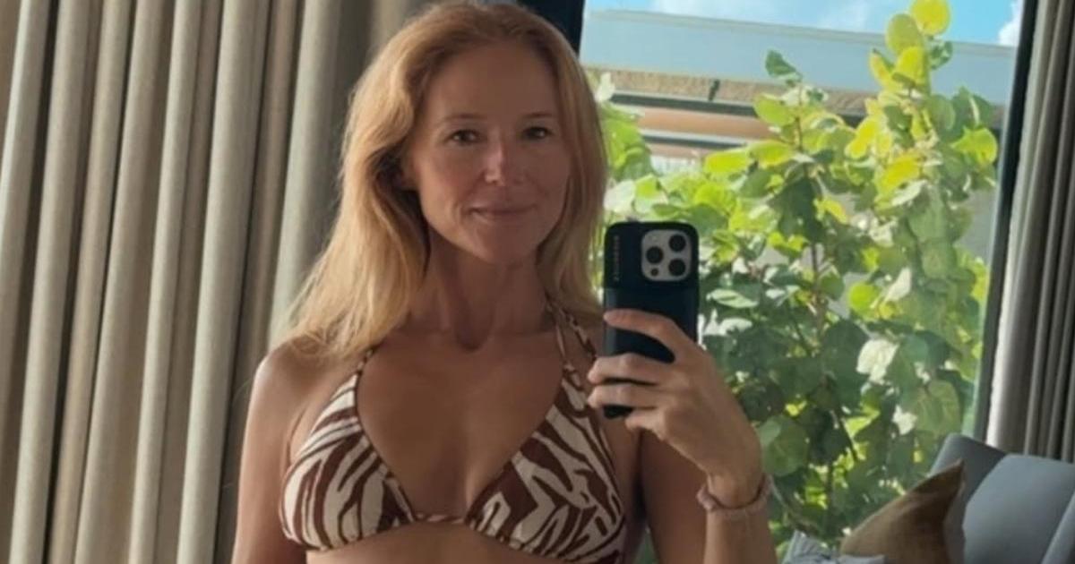 Jewel Wearing Bikini Has Fans in Chokehold