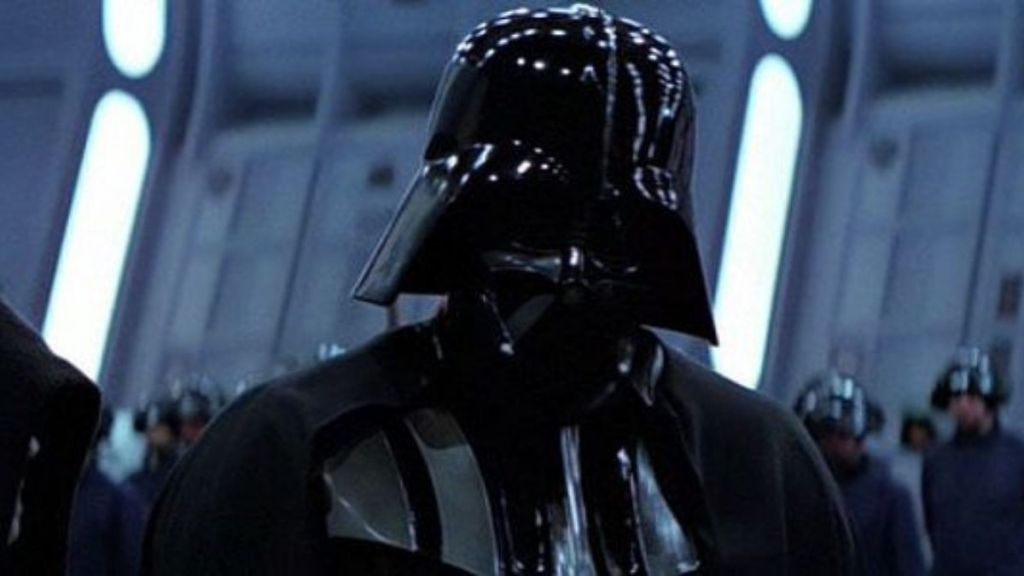 Star Wars Actor Stuns Darth Vader Cosplayer With ‘Dad’ Joke
