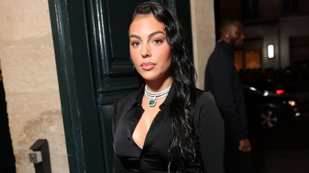 Cristiano Ronaldo's Fiancee Wore Bold Black Dress For Melania Premiere