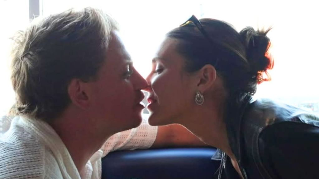 The Bachelor Star Sydney Gordon Announces Engagement to Boyfriend