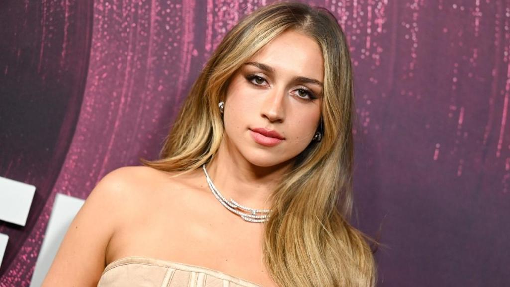 Tate McRae Flaunts Rock-Hard Abs in Bold T-Shirt and Thong Outfit