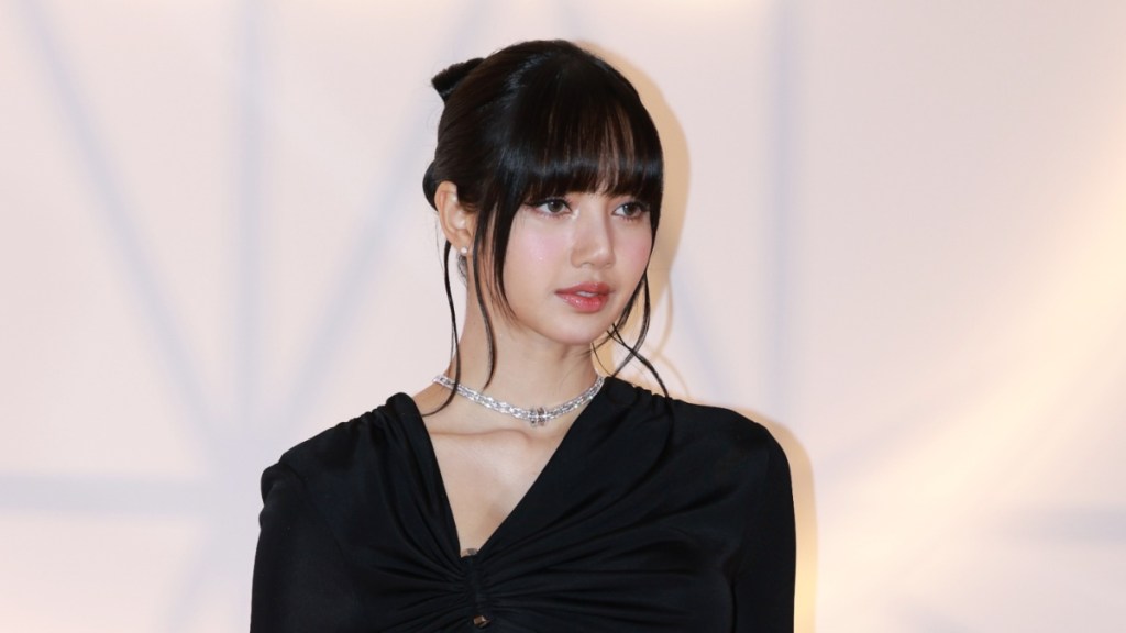 BLACKPINK’s Lisa’s Belted Mini Shorts Spark Buzz