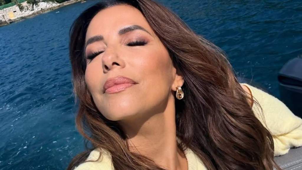Eva Longoria Flaunts Really Toned Abs in Tiny Sports Bra Photo