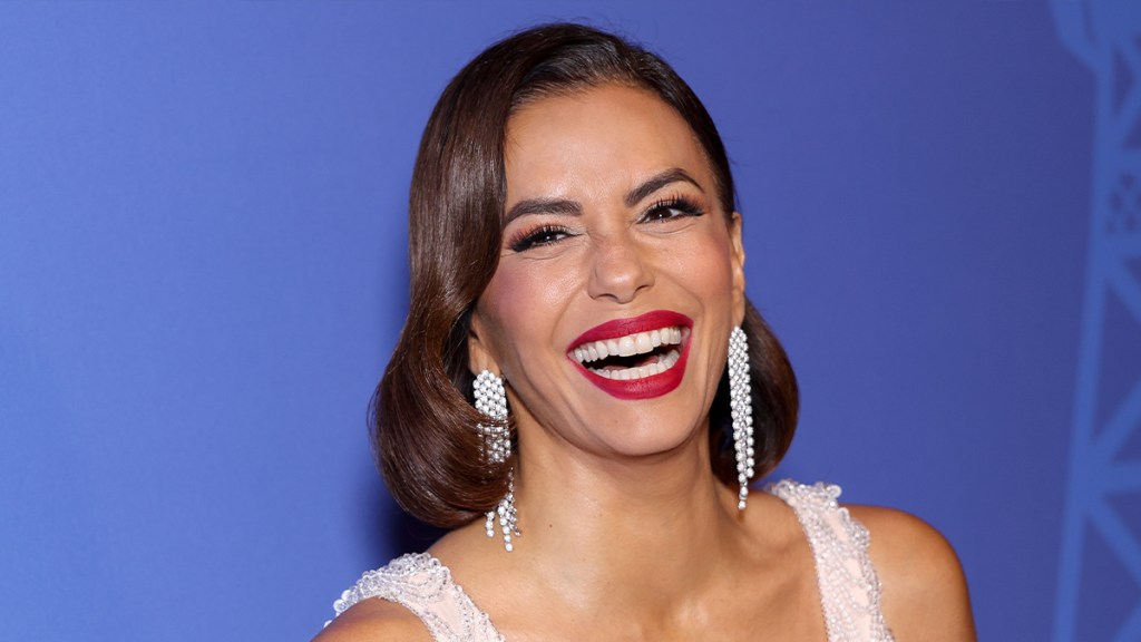 Eva Longoria's Gym Selfie in Sports Bra Will Make Your Day