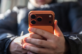 iPhone Users Ask ‘Should I Update to iOS 26.2?’ Amid Battery Life Concerns