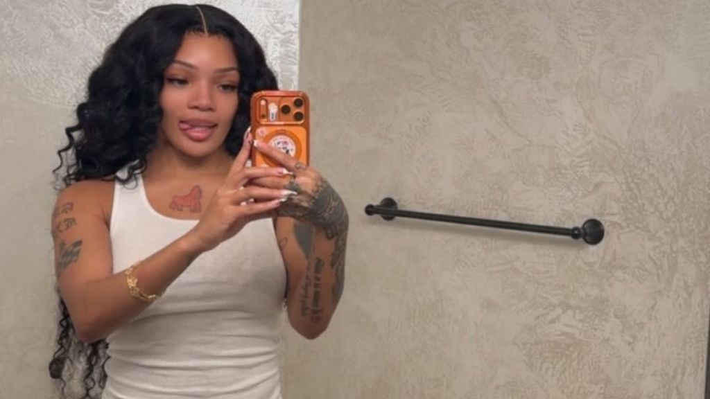 Glorilla's Open Jacket Highlights Bandeau Bra