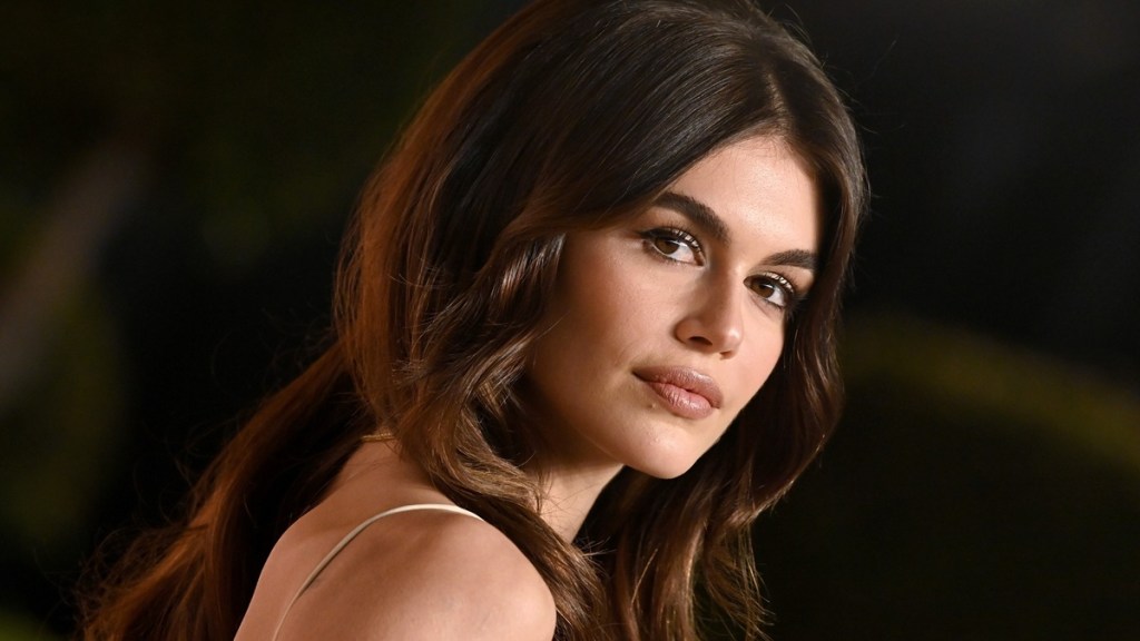 Kaia Gerber's Mismatched Bikini Photos Comes With Cheeky Surprise 