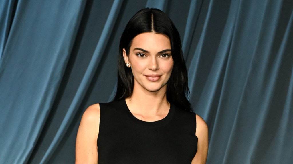 Kendall Jenner Pulls Up Her Sweater To Flaunt Toned Abs