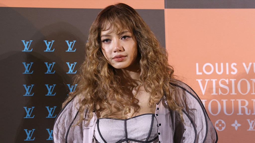 Blackpink's Lisa Is a Dance Machine in Kim Kardashian's Crop Tops & Shorts