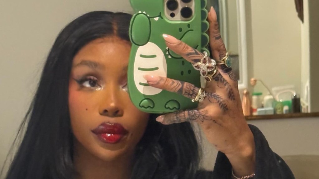 SZA's Tiny Strappy Bikini Is Almost Invisible